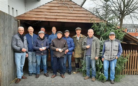 Sfeervol verlichte kerststal siert Heide-Heuvel - Lommel