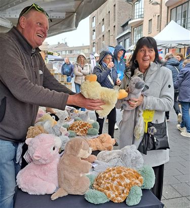 Pelt - Sfeervolle avondmarkt kleurt Oktoberkermis