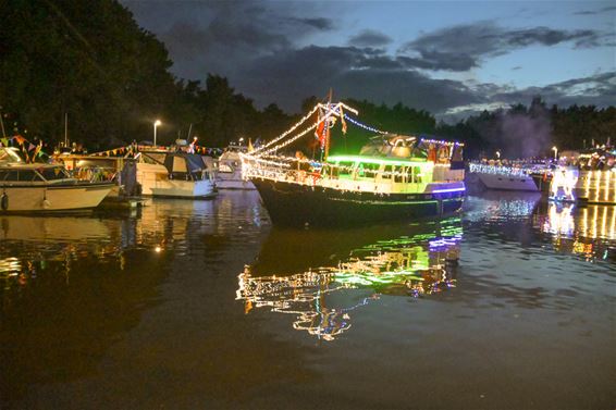Sfeervolle lampionnentocht aan De Meerpaal - Lommel