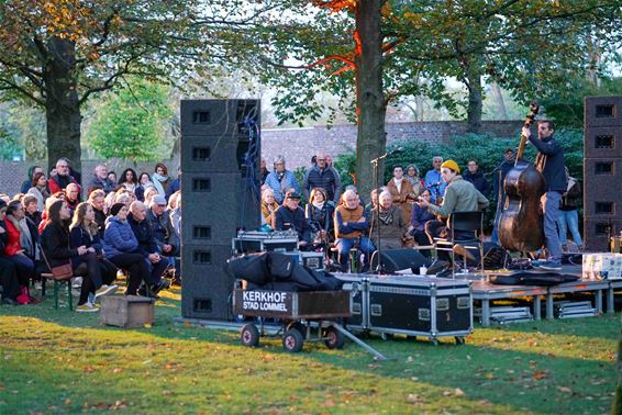 Sfeervolle 'Reveil' op stedelijke begraafplaats - Lommel