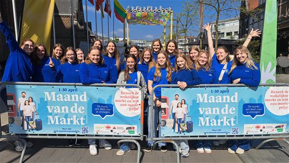 Showkoor Rise-Up op de wekelijkse zaterdagmarkt - Pelt