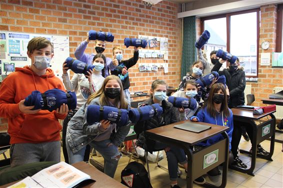 Sint brengt warme dekentjes voor leerlingen - Beringen