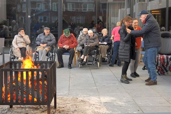 Sint-Maartensvuur in het rusthuis - Pelt