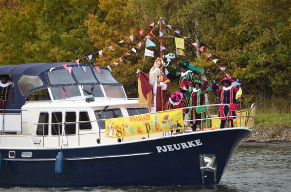 Sinterklaas ingehaald in de Barrier - Lommel