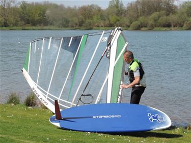 Sirocco blaast  nieuw seizoen windsurfen op gang - Beringen