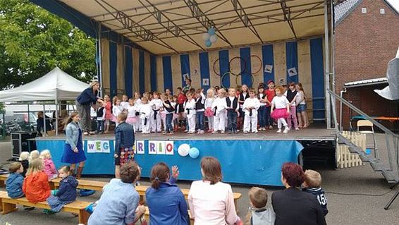 Slecht weer, maar veel volk op schoolfeest - Overpelt