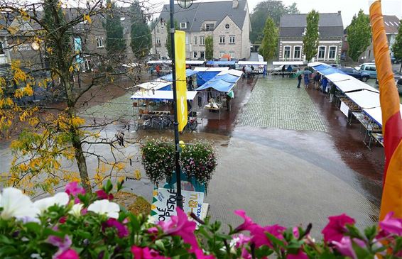 Slecht weer voor de teutenmarkt - Neerpelt