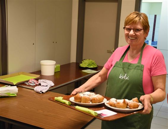 Smoutebollen smullen bij KVLV Beverlo - Beringen