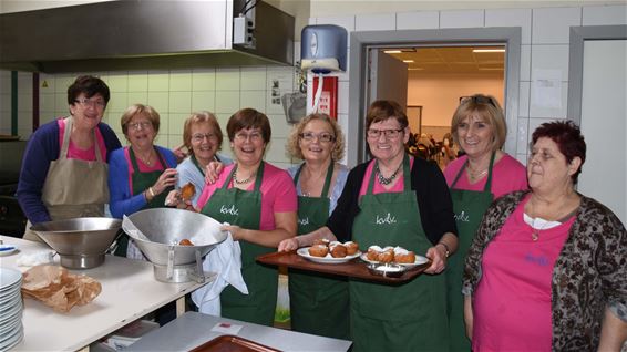 Smoutebollen smullen bij KVLV Beverlo - Beringen