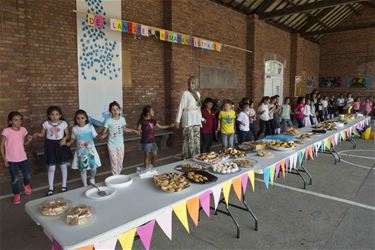 Smullen van de langste ramadanfeesttafel - Beringen