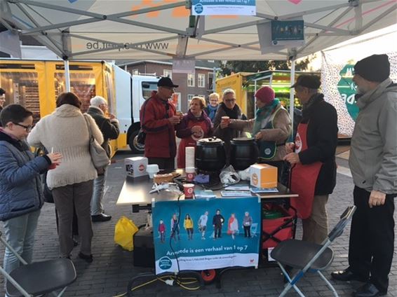 'Soep op de stoep' op wekelijkse markt - Overpelt