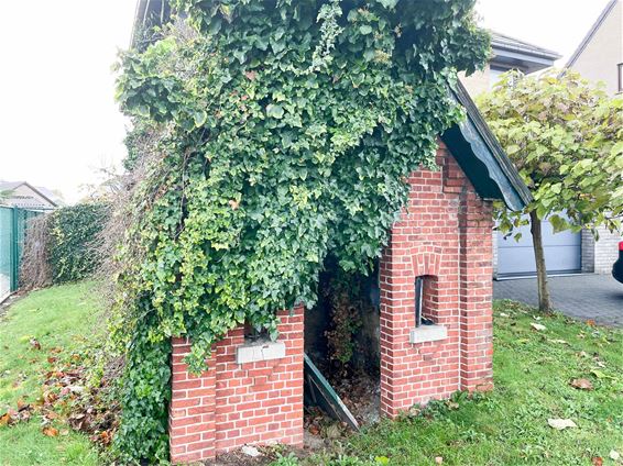 Soldatenkapel helemaal in verval - Beringen