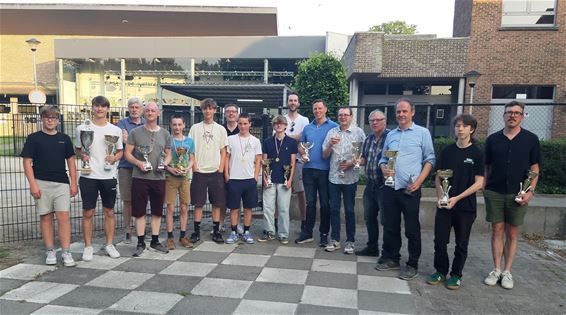 Spannend schaakseizoen eindigt met gedeelde titel - Pelt