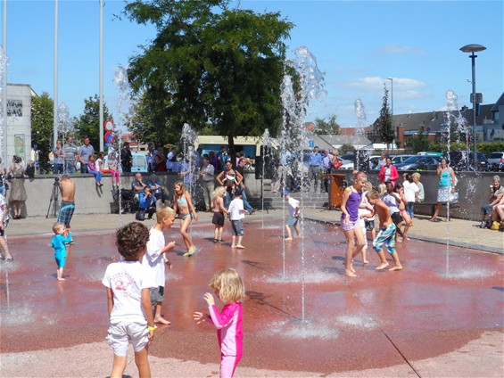 Speelfontein aan De Vryheyt officieel geopend - Lommel