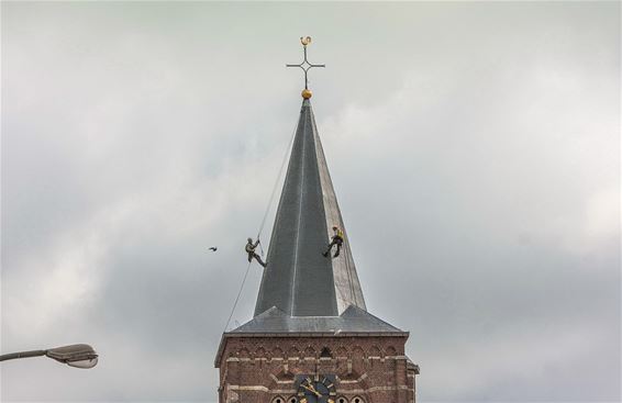 Spektakel op de kerk vandaag - Lommel