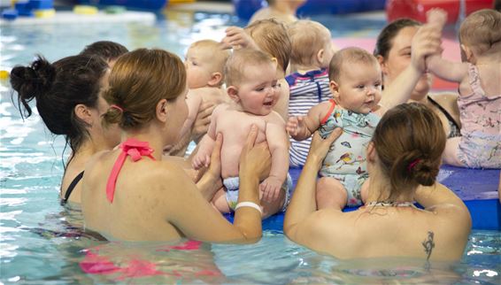 Spetterlessen van start in nieuwe zwembad - Lommel