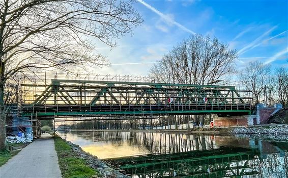 Werken spoorbrug achter de rug - Pelt