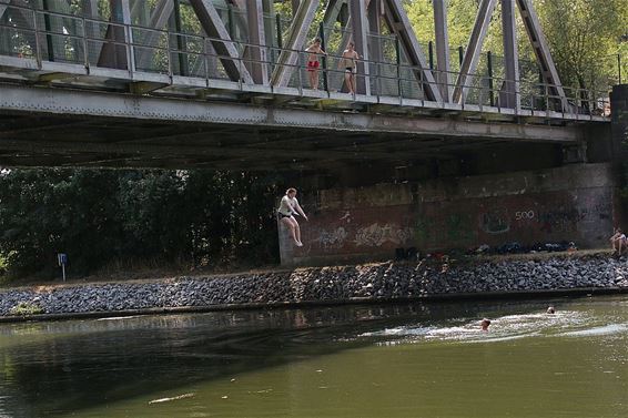 Springen vanop de kanaalbrug - Neerpelt