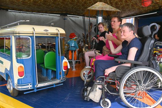 St.Oda bezoekt kermis Lindelhoeven - Pelt