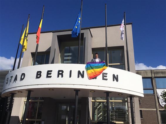 Stad hangt regenboogvlag uit - Beringen