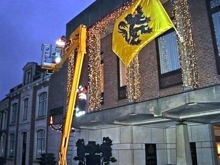 Stadhuis kreeg kerstverlichting - Hamont-Achel