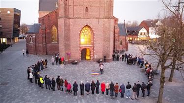 Stiltecirkel en vredeswake voor Oekraïne - Lommel