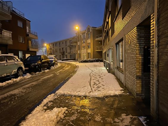 Stoepen sneeuwvrij vrijmaken - Beringen