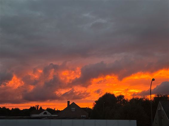 Lommel - Stond de lucht in brand gisteren?