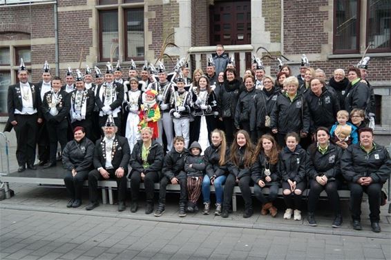 Straks trekt de Lichtstoet uit - Neerpelt