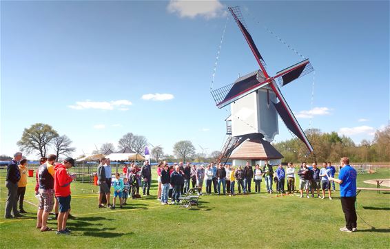 Stralend zonnetje voor Kubb-kampioenschap - Lommel