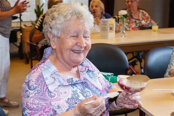 Stralende gezichten tijdens ijsjesdag - Beringen