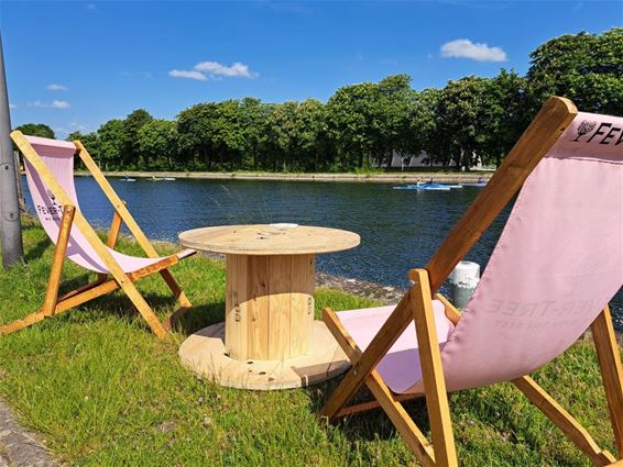 Strandstoelen aan de Peltse kust - Pelt