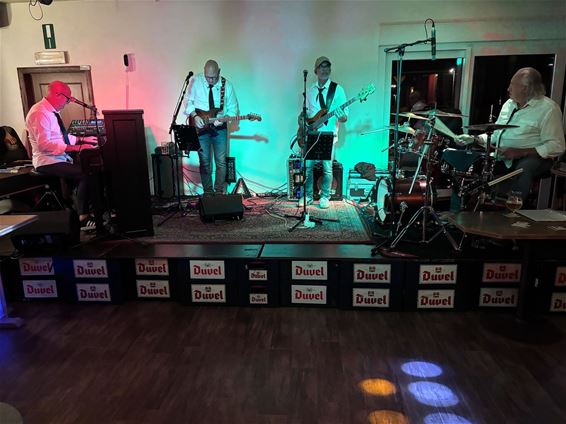 Straw Town bij Duvelclub De Stam - Beringen