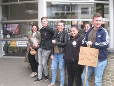 Studente sluit zich op in bibliotheek - Beringen