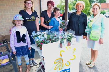 Succesvolle verkoop plantjes 'Kom op tegen Kanker' - Beringen