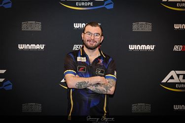 Sybren Gijbels wint darttoernooi in Wiekevorst - Pelt