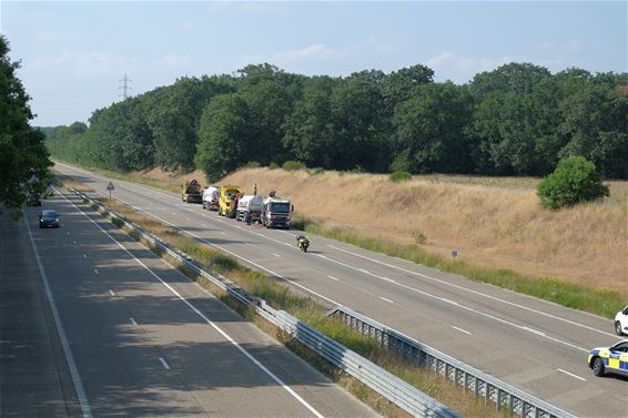 Hechtel-Eksel - Tankwagen vat vuur op Noord-Zuid in Eksel