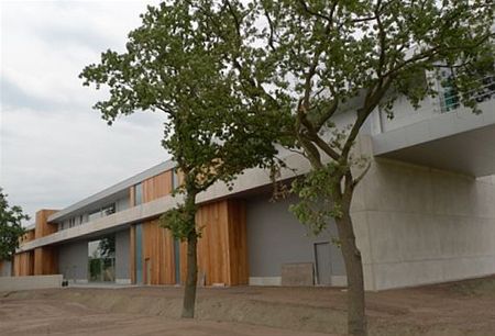 Technische dienst zet de deuren open - Neerpelt