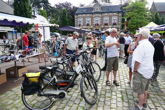 Teutenmarkt in de zon - Neerpelt