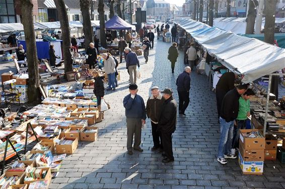 Teutenmarkt terug van weggeweest op marktplein - Lommel