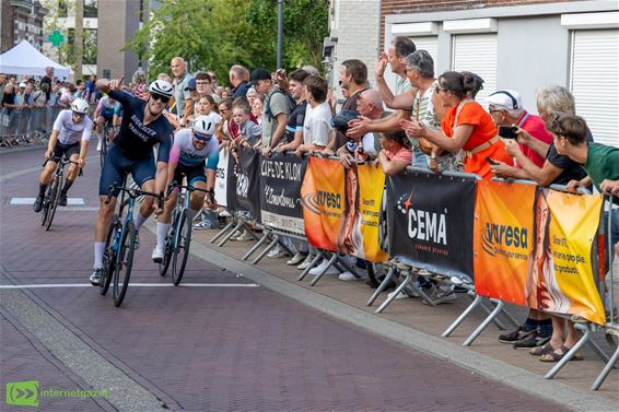 Pelt - 'Thuisrijder' Wout Verbeeck wint kermiskoers
