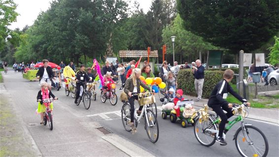 Tientallen versierde fietsen - Neerpelt