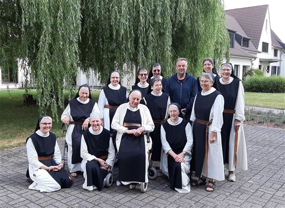 Tom Waes op bezoek bij Trappistinnen van Klaarland - Bocholt