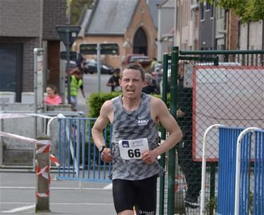 Tommy Kinders wint marathon met persoonlijk record - Beringen