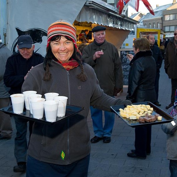 Traktatie op de weekmarkt - Neerpelt