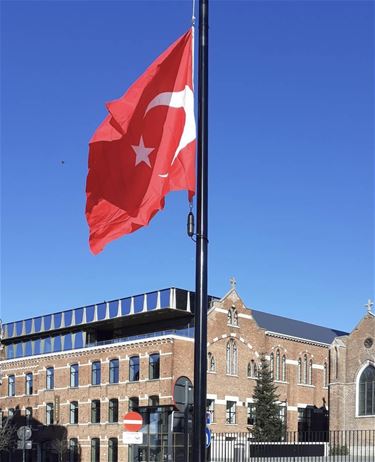 Turkse vlag halfstok - Beringen