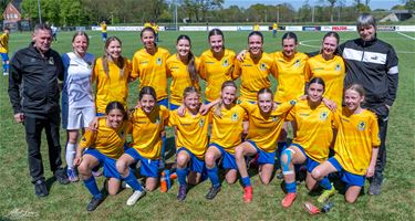 Twee fotoreeksen van de Kadijk-dames - Pelt
