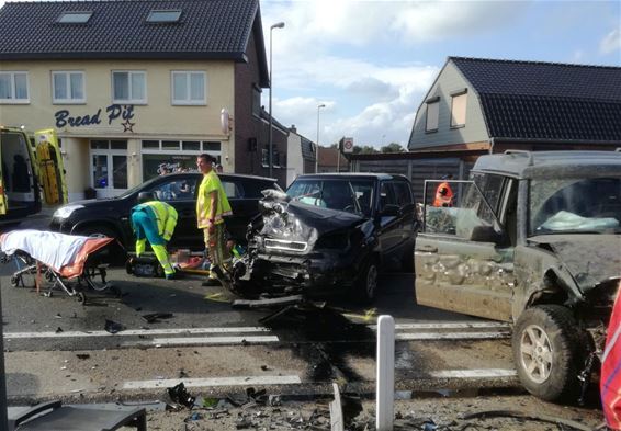 Twee zwaargewonden bij verkeersongeval - Neerpelt
