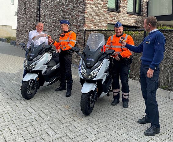 Twee nieuwe scooters voor lokale politie - Tongeren