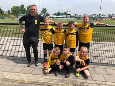 U8 van Sparta staken de grens over - Pelt